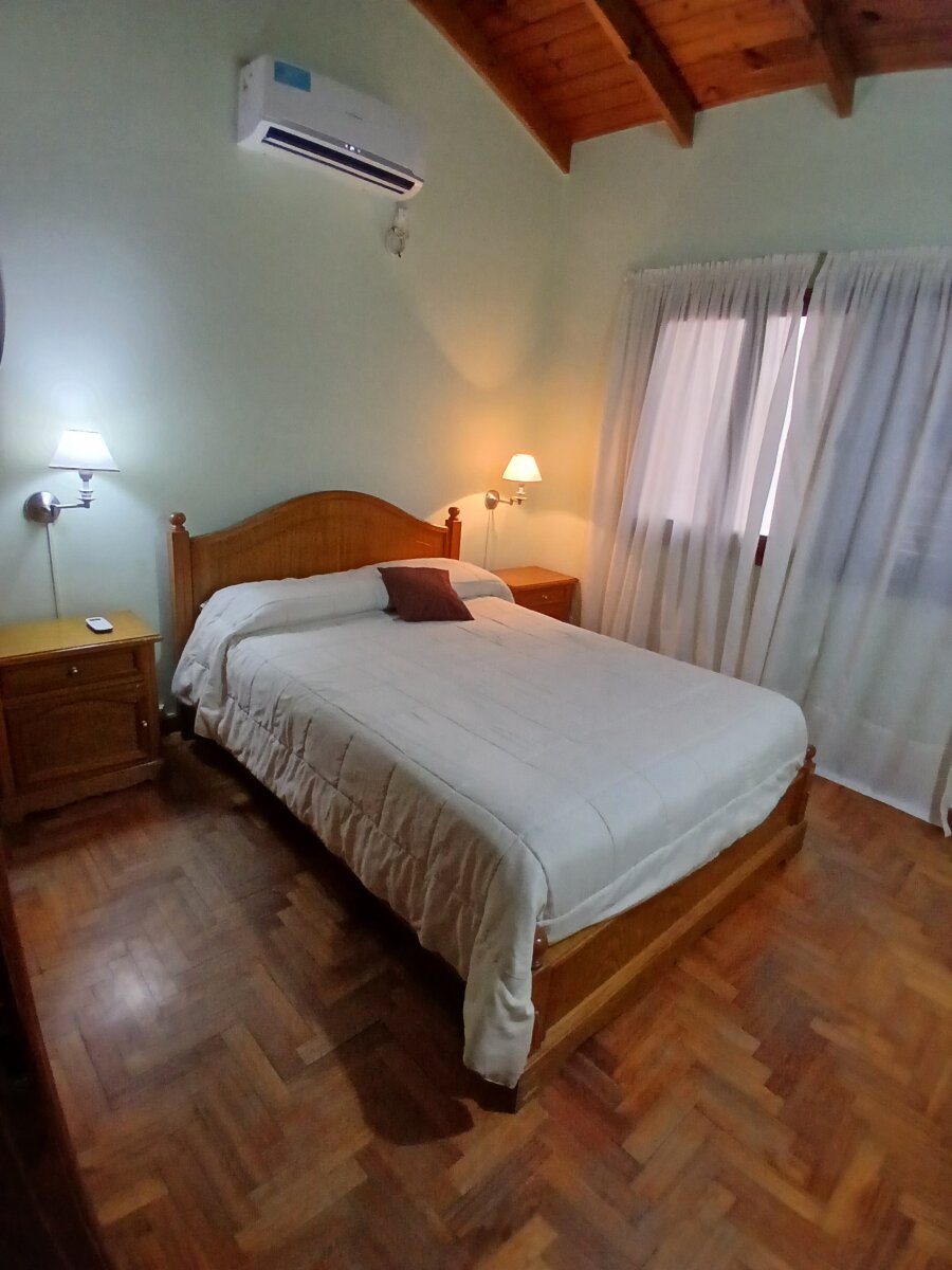 Casa 4 dormitorios con quincho y garage doble — Barrio San Martín — Apto crédito y permuta - 7