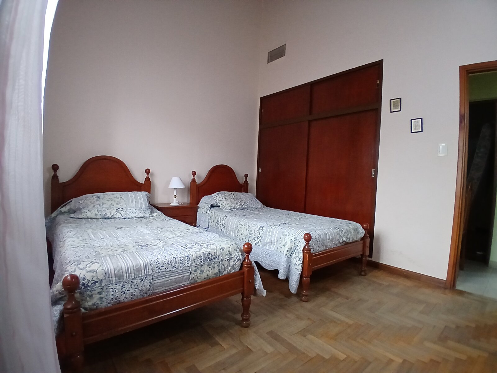 Casa 4 dormitorios con quincho y garage doble — Barrio San Martín — Apto crédito y permuta - 9