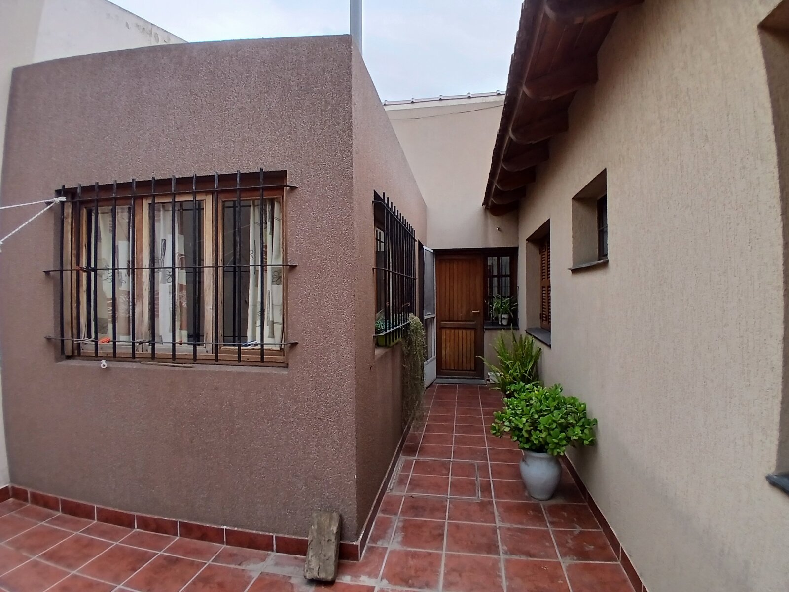 Casa 4 dormitorios con quincho y garage doble — Barrio San Martín — Apto crédito y permuta - 14