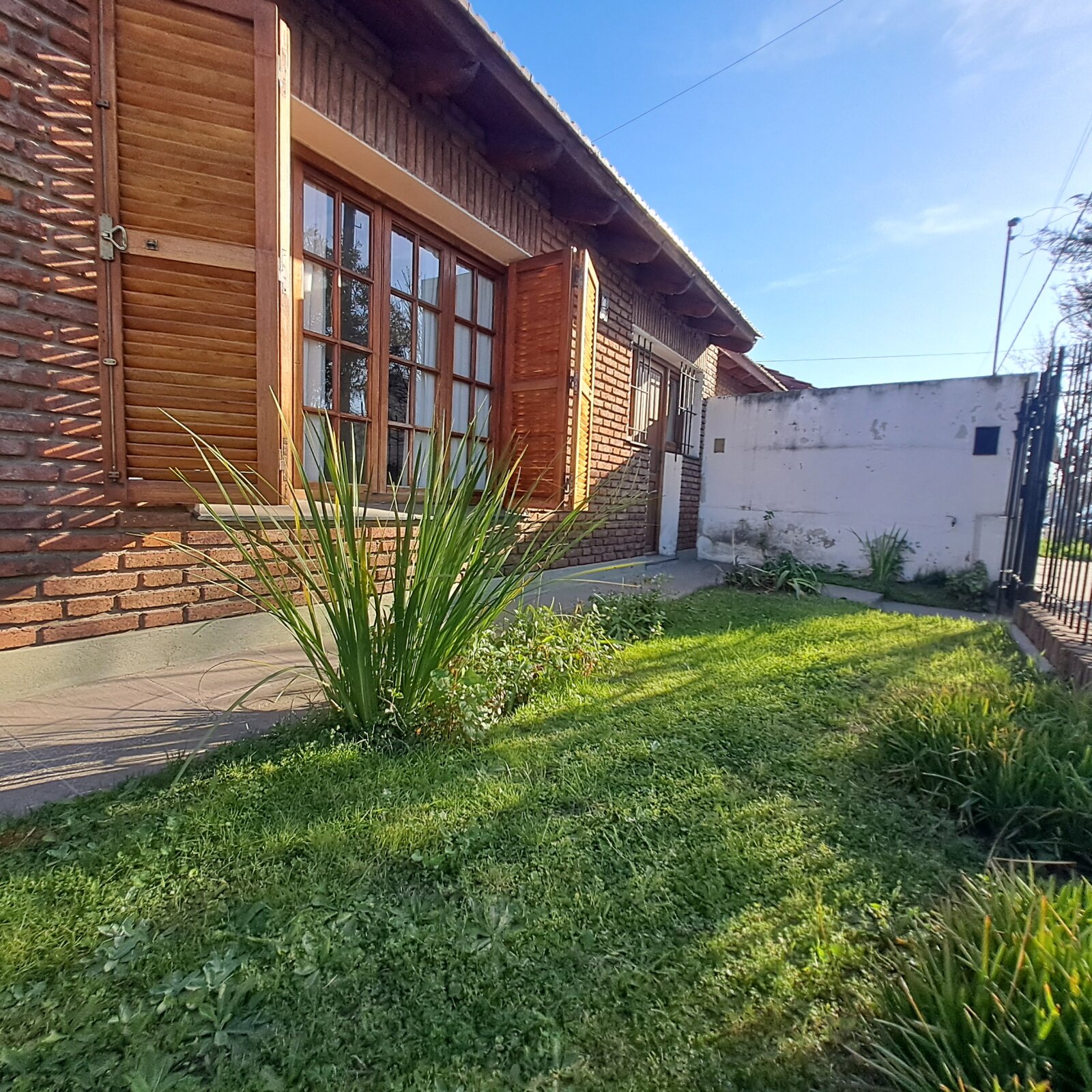 Casa 4 dormitorios con quincho y garage doble — Barrio San Martín — Apto crédito y permuta — foto 8