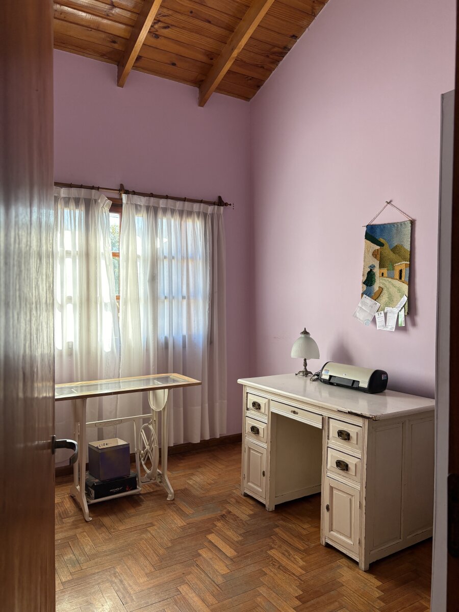 Casa 4 dormitorios con quincho y garage doble — Barrio San Martín — Apto crédito y permuta - 24