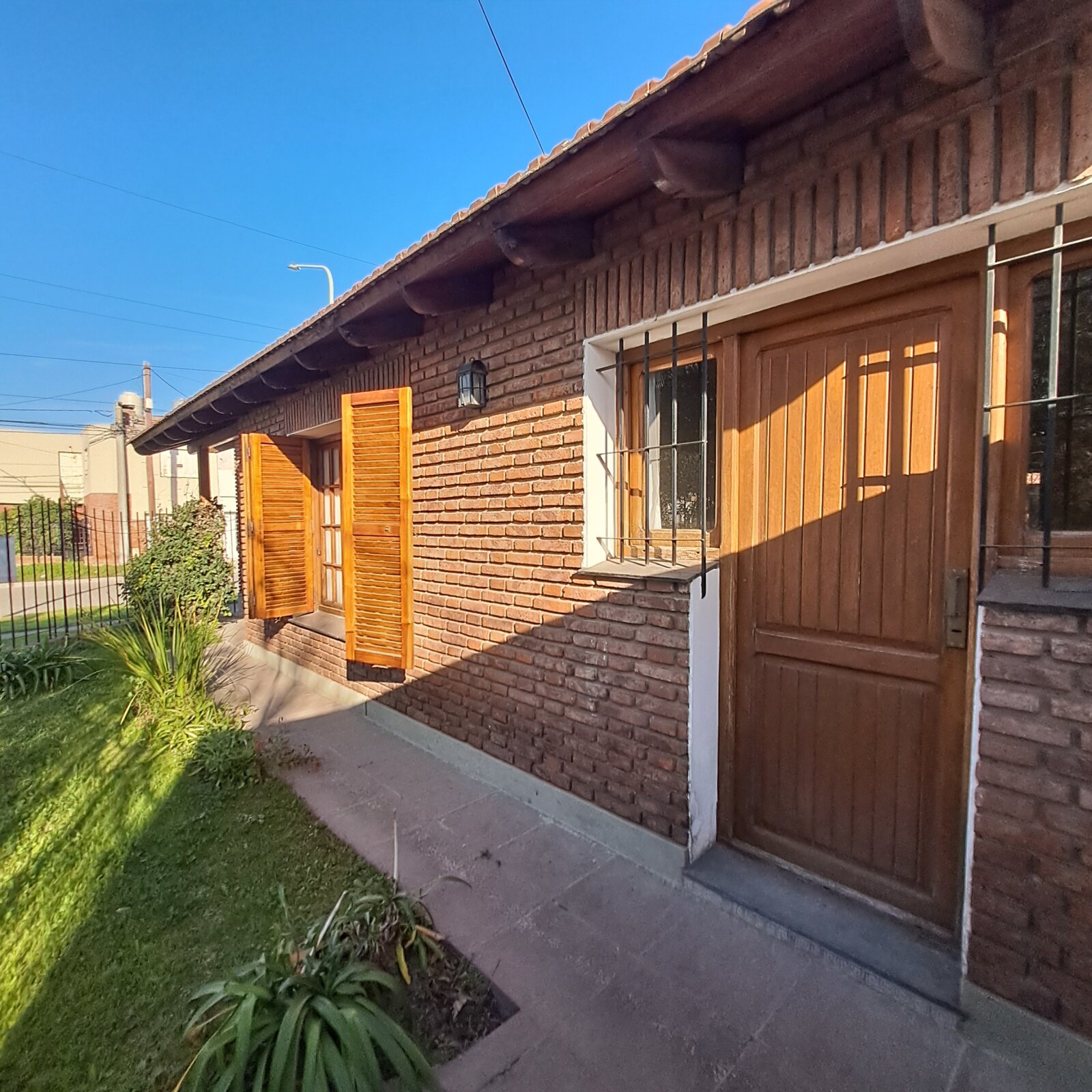 Casa 4 dormitorios con quincho y garage doble — Barrio San Martín — Apto crédito y permuta — foto 6