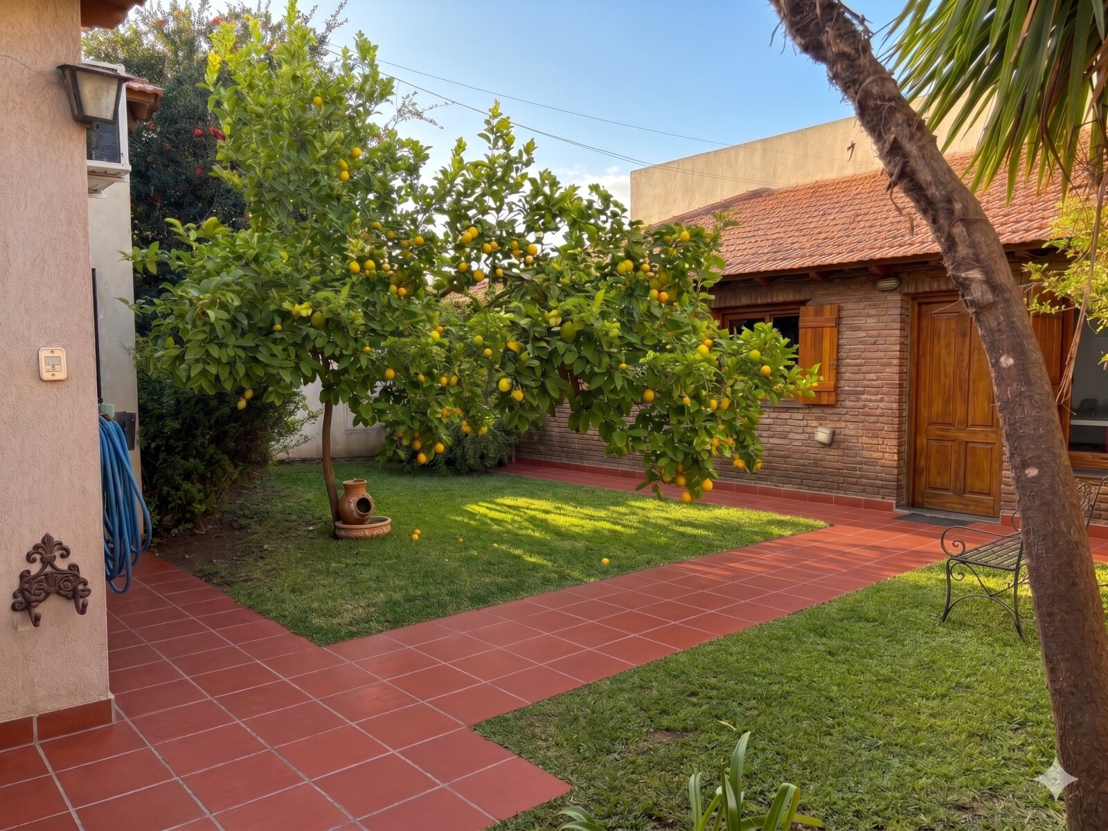 Casa 4 dormitorios con quincho y garage doble — Barrio San Martín — Apto crédito y permuta - 25
