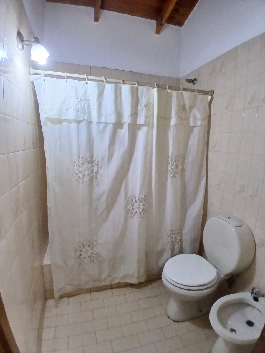 Casa 4 dormitorios con quincho y garage doble — Barrio San Martín — Apto crédito y permuta - 12