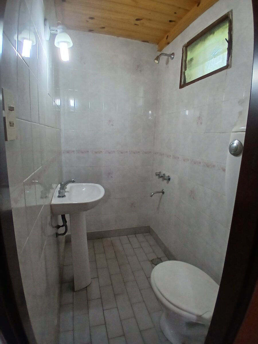 Casa 4 dormitorios con quincho y garage doble — Barrio San Martín — Apto crédito y permuta - 20