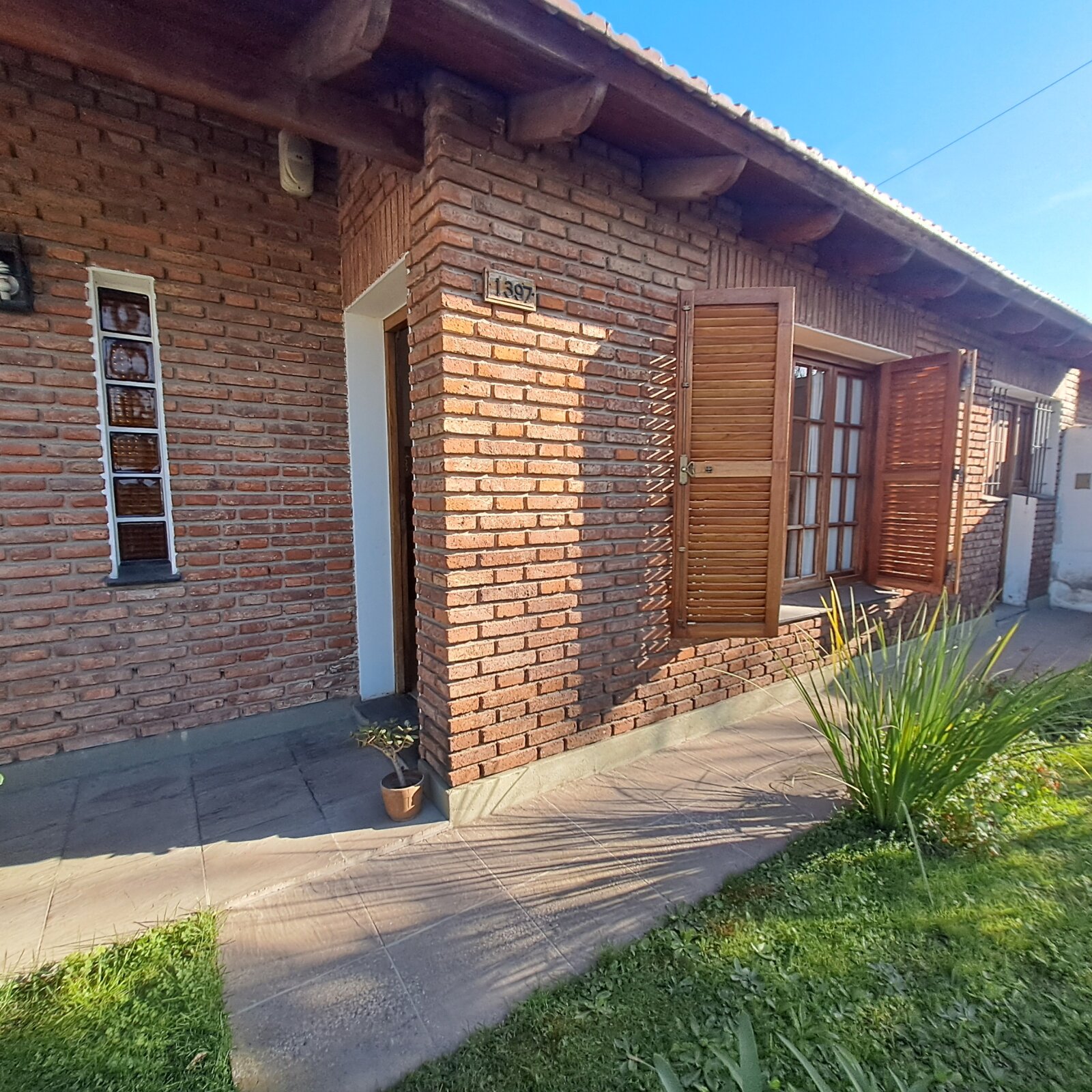 Casa 4 dormitorios con quincho y garage doble — Barrio San Martín — Apto crédito y permuta — foto 7