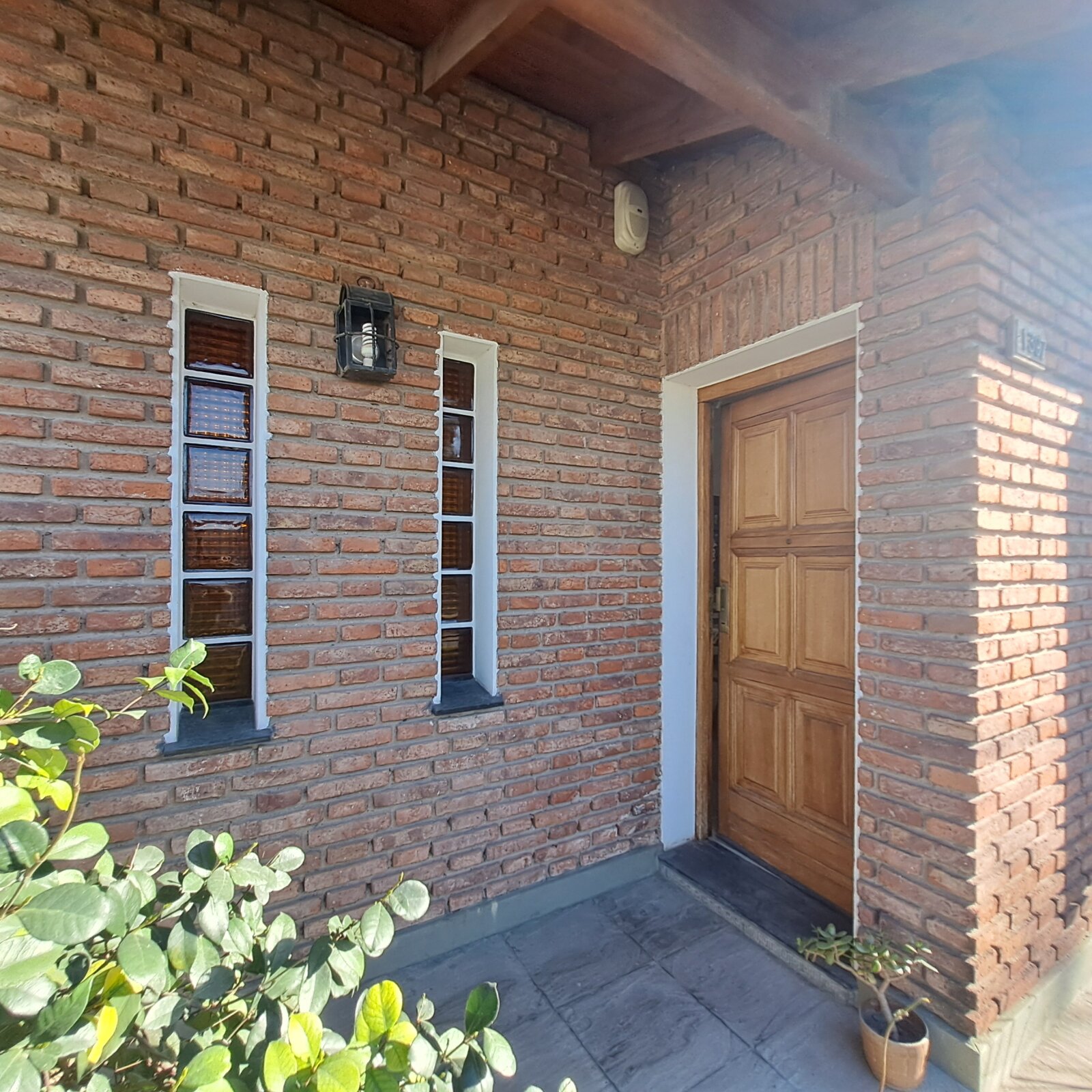 Casa 4 dormitorios con quincho y garage doble — Barrio San Martín — Apto crédito y permuta — foto 2