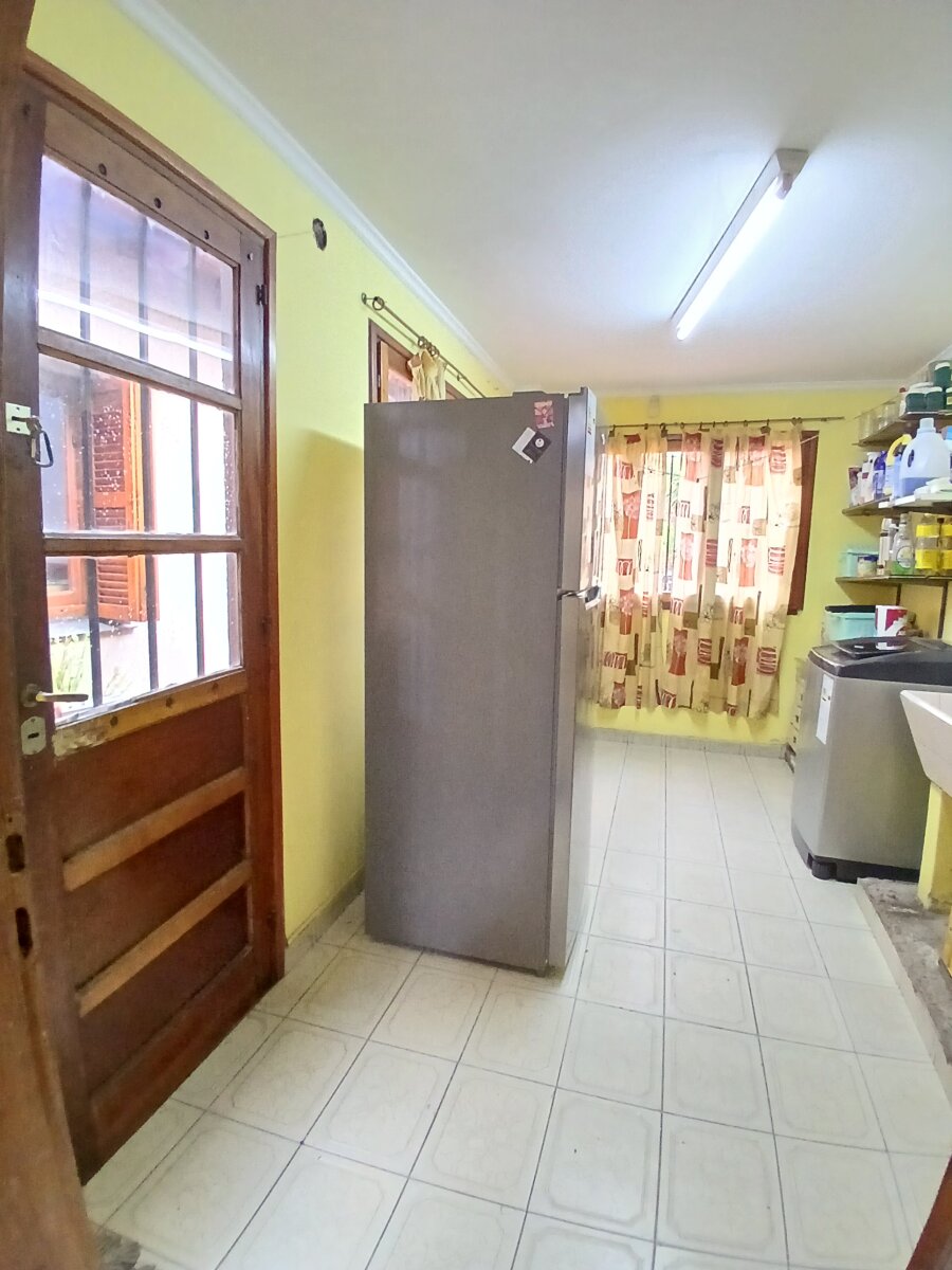Casa 4 dormitorios con quincho y garage doble — Barrio San Martín — Apto crédito y permuta - 17