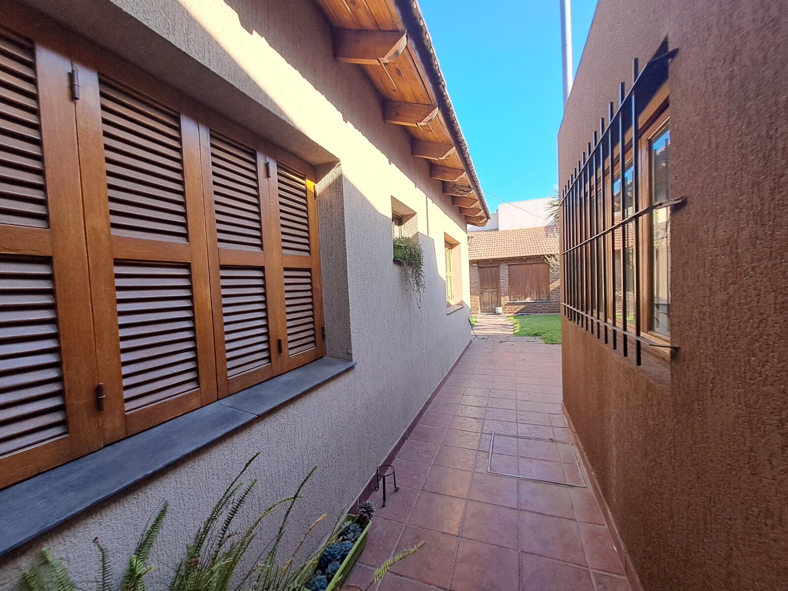 Casa 4 dormitorios con quincho y garage doble — Barrio San Martín — Apto crédito y permuta — foto 12