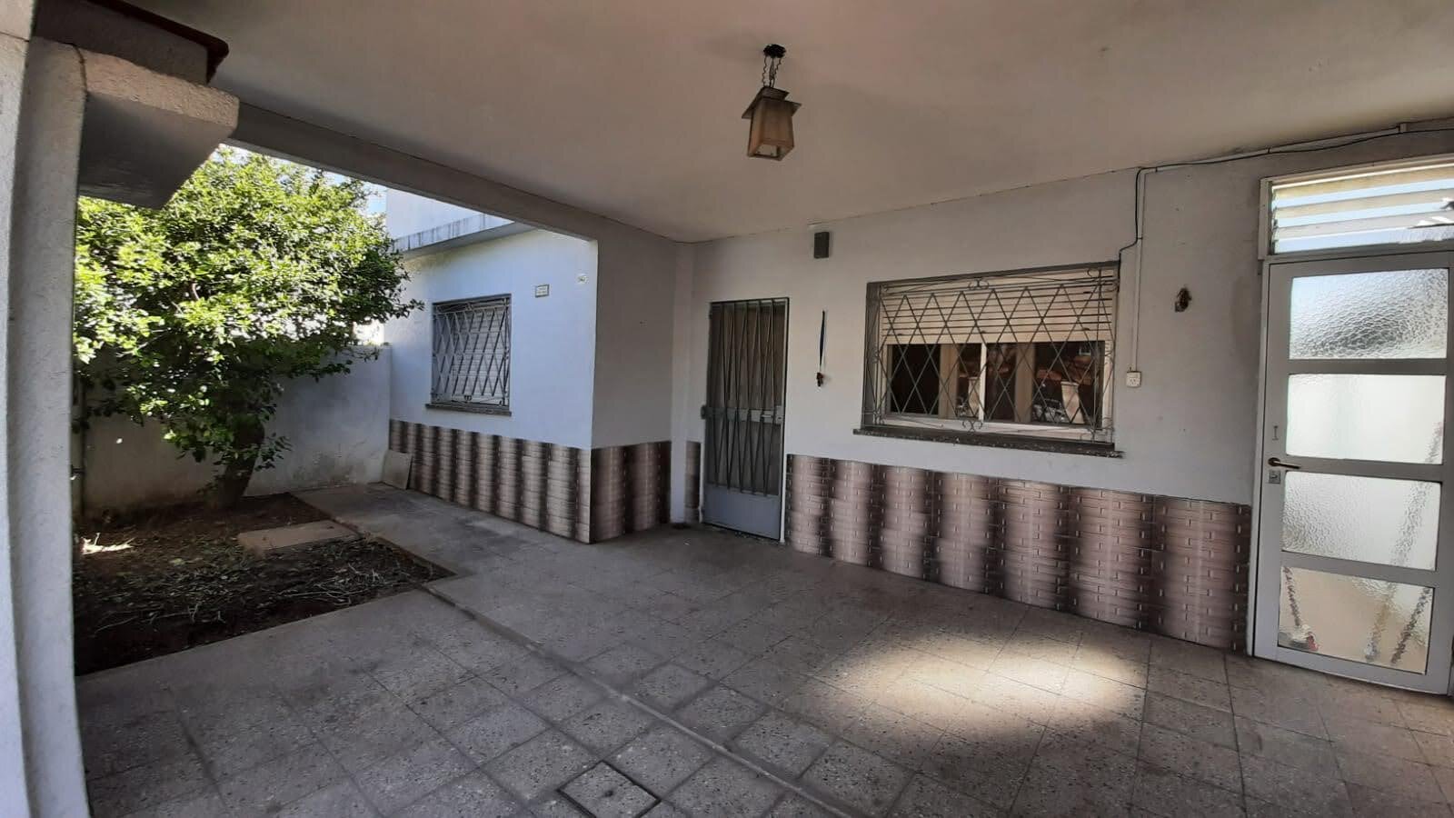 Venta Casa 3amb con Cochera en El Palomar - 2
