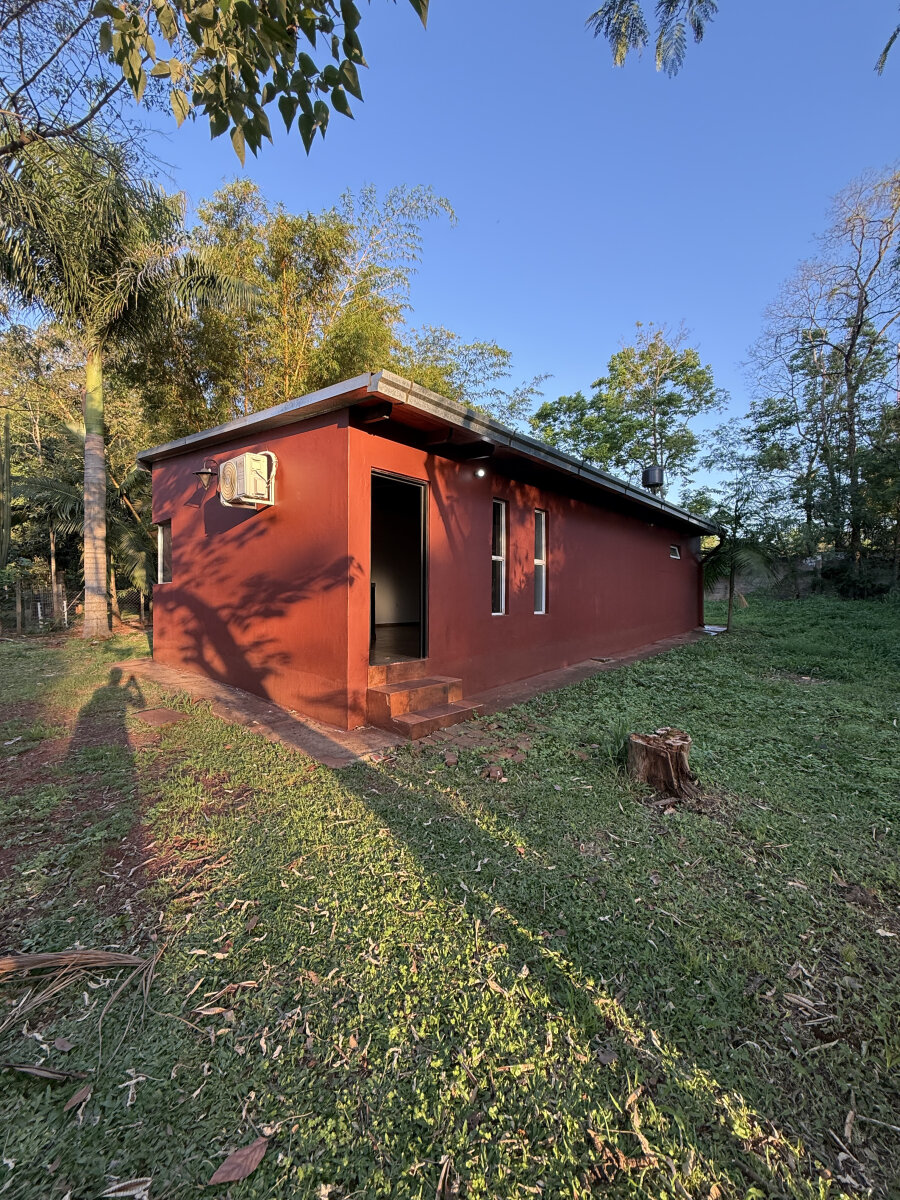 CASA MINIMALISTA DE UNA HABITACIÓN EN VENTA EN EL KM6 DE ELDORADO | MISIONES — foto 2