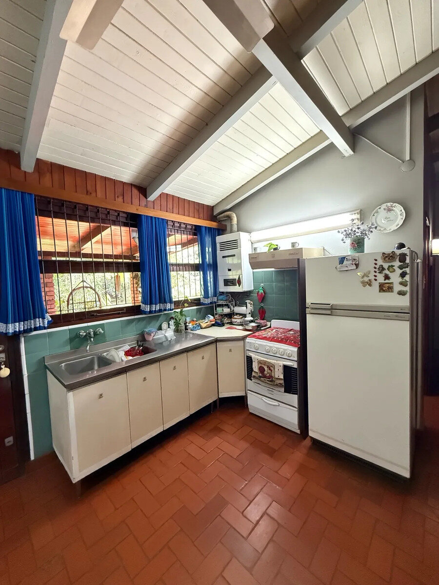 Casa De 3 Dormitorios En Venta En El Centro De La Ciudad De Montecarlo — foto 14