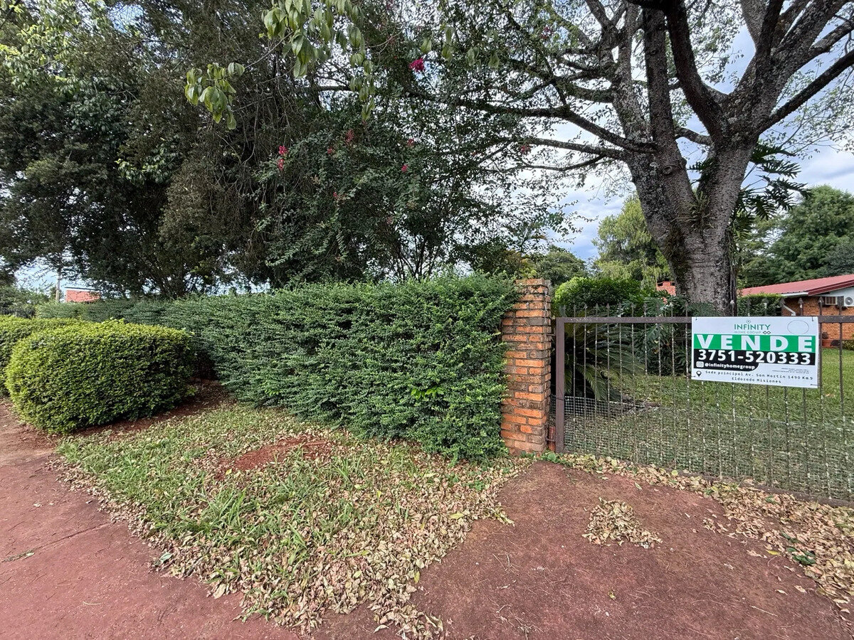 Casa De 3 Dormitorios En Venta En El Centro De La Ciudad De Montecarlo - 19