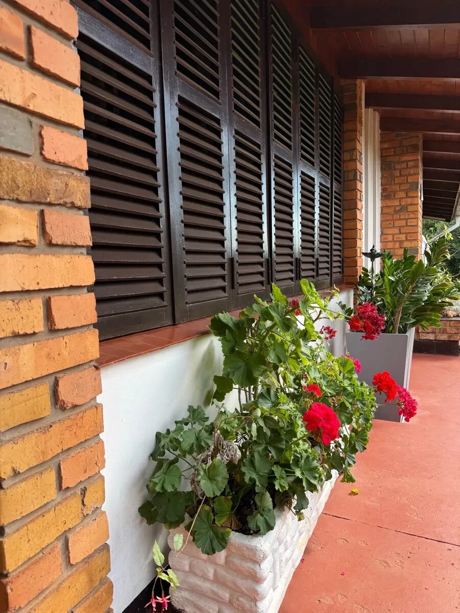Casa De 3 Dormitorios En Venta En El Centro De La Ciudad De Montecarlo — foto 5