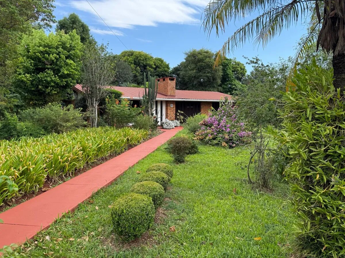 Casa De 3 Dormitorios En Venta En El Centro De La Ciudad De Montecarlo — foto 3