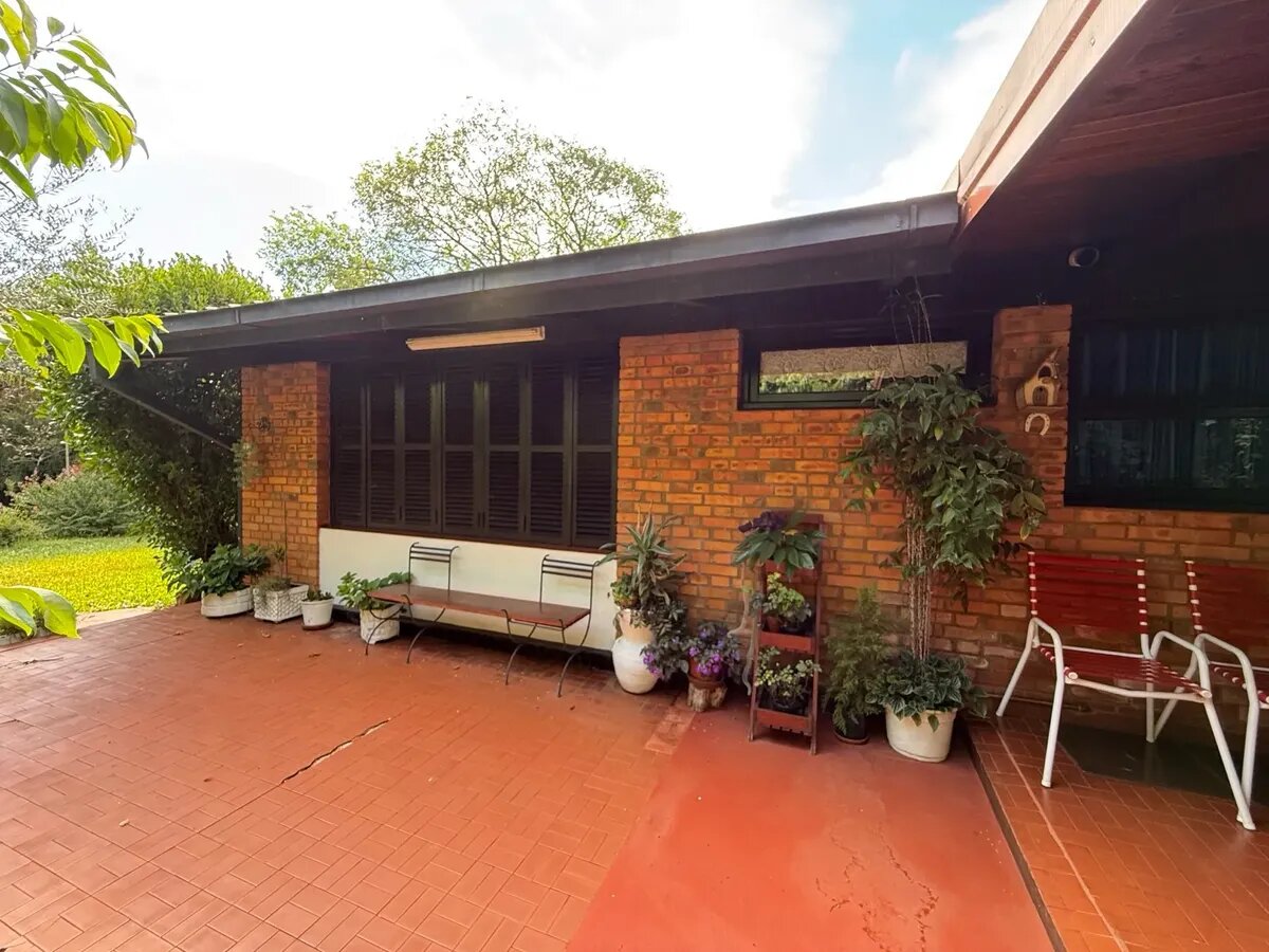 Casa De 3 Dormitorios En Venta En El Centro De La Ciudad De Montecarlo — foto 6