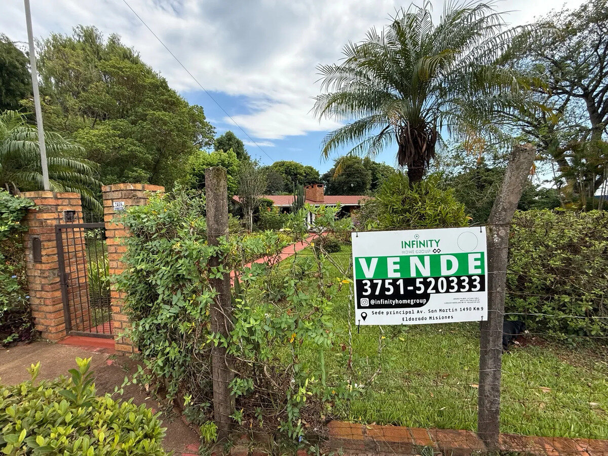Casa De 3 Dormitorios En Venta En El Centro De La Ciudad De Montecarlo - 18
