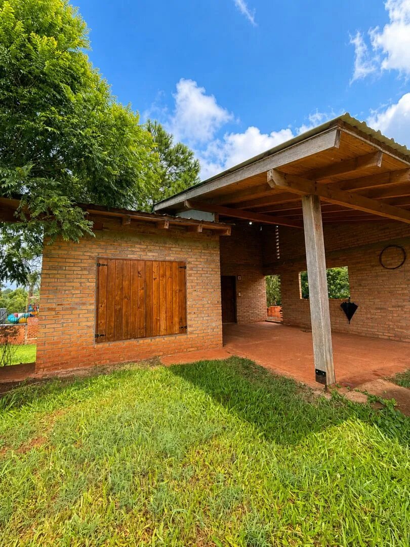 Amplia casa de dos plantas en venta Eldorado Misiones km 11