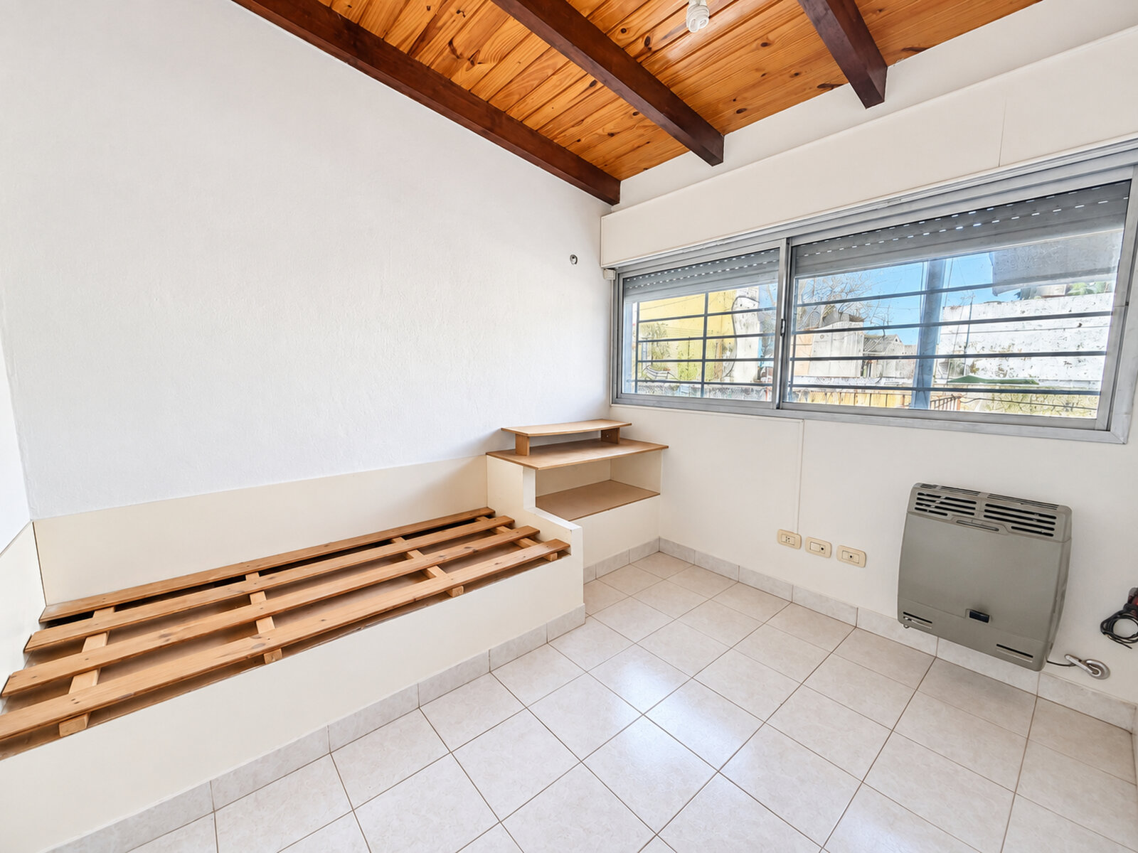 Casa de pasillo 4 dormitorios - Leguizamon 945 bis - 4