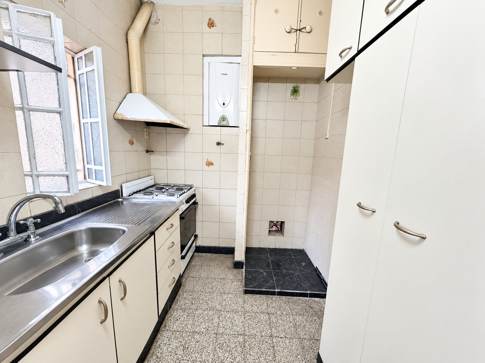 Casa de pasillo 4 dormitorios - Leguizamon 945 bis - 3