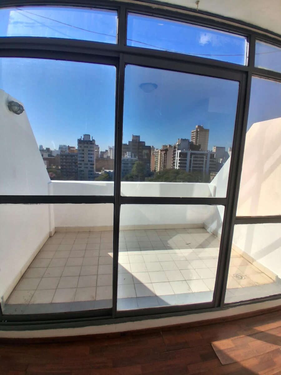 Monoambiente con balcón al frente en alquiler | Alberdi — foto 7