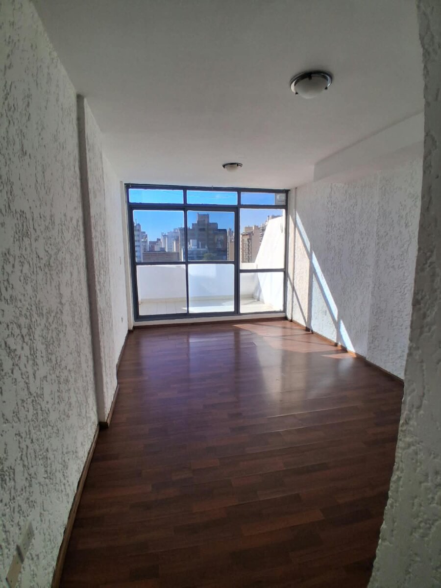 Monoambiente con balcón al frente en alquiler | Alberdi — foto 3