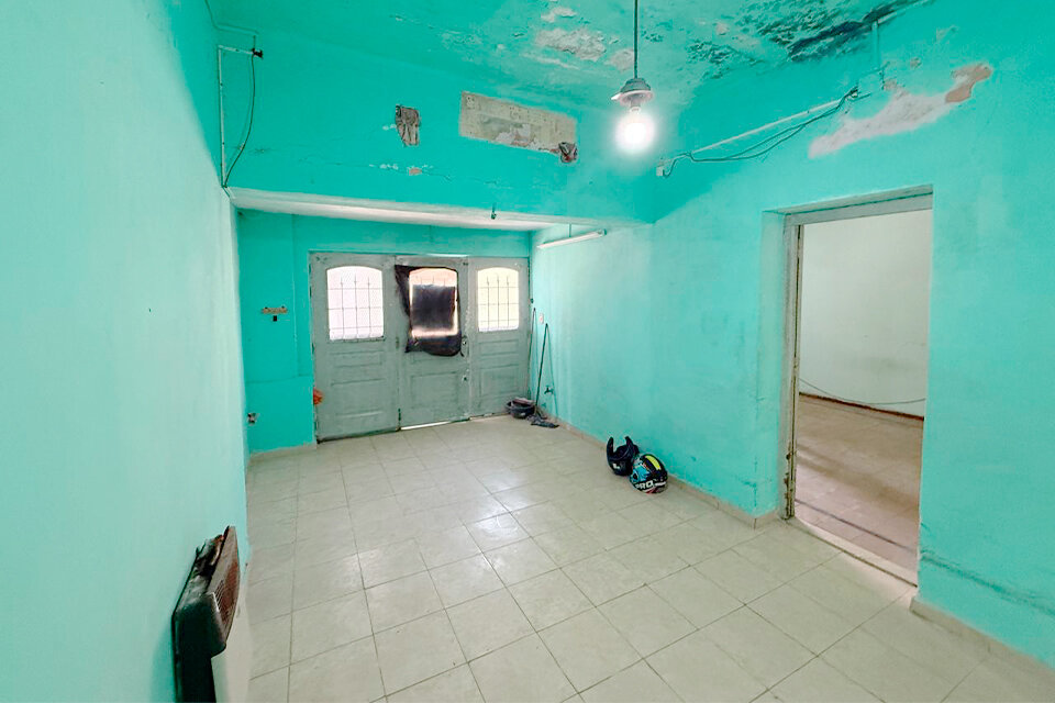 CASA DE 2 DORMITORIOS A REMODELAR AV. SAN MARTIN Y DR. RIVA — foto 3