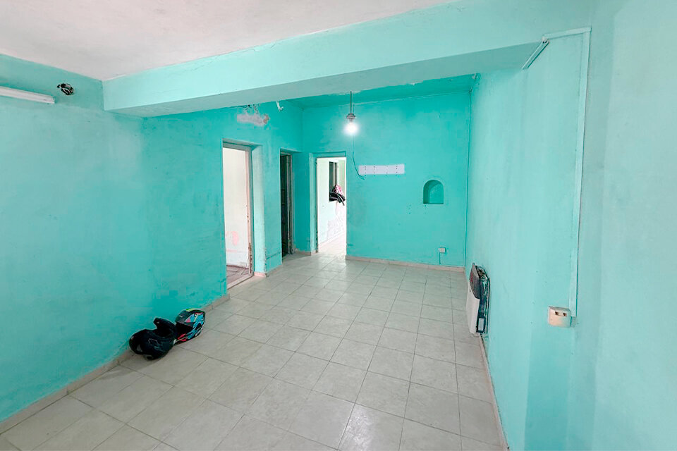 CASA DE 2 DORMITORIOS A REMODELAR AV. SAN MARTIN Y DR. RIVA — foto 2