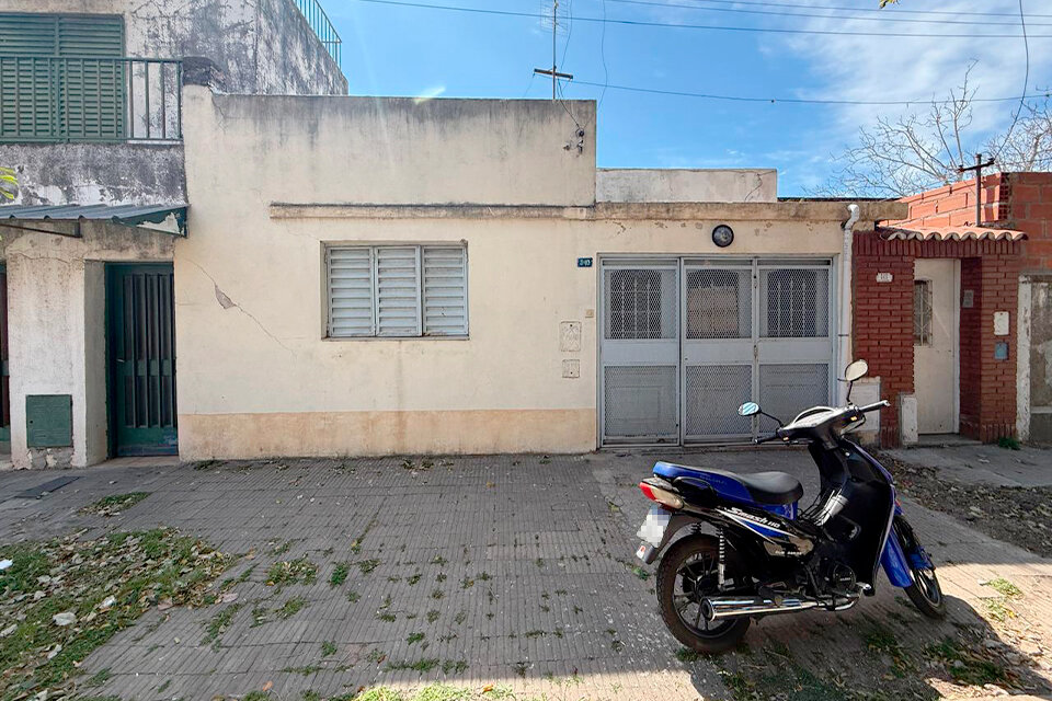CASA DE 2 DORMITORIOS A REMODELAR AV. SAN MARTIN Y DR. RIVA