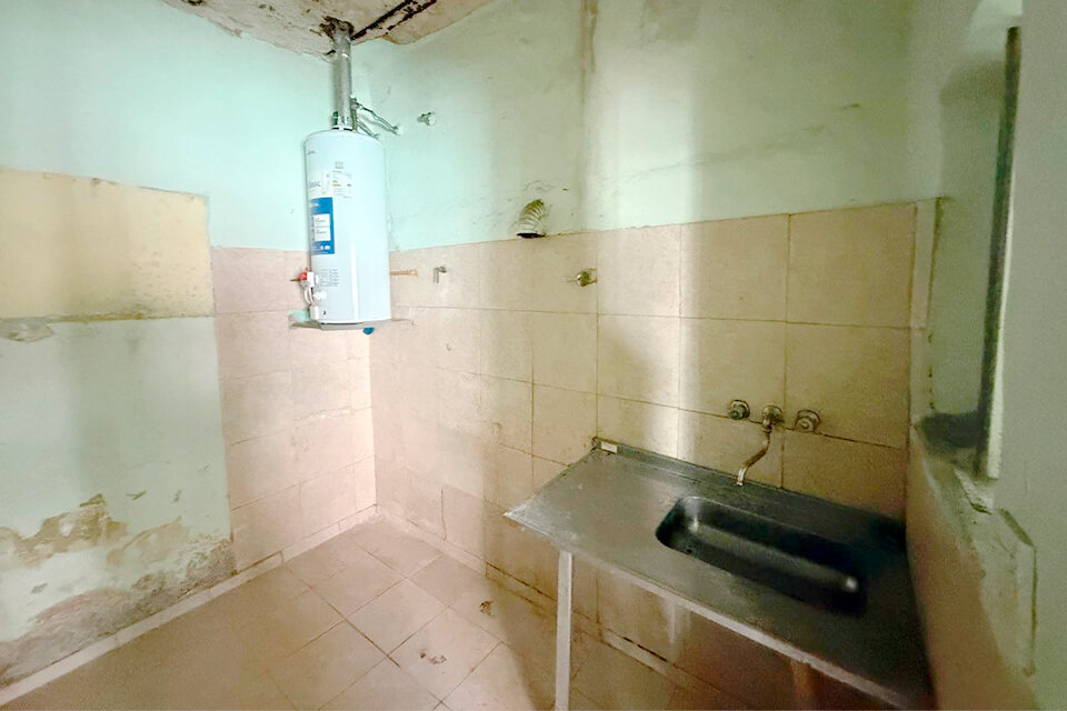 CASA DE 2 DORMITORIOS A REMODELAR AV. SAN MARTIN Y DR. RIVA — foto 4