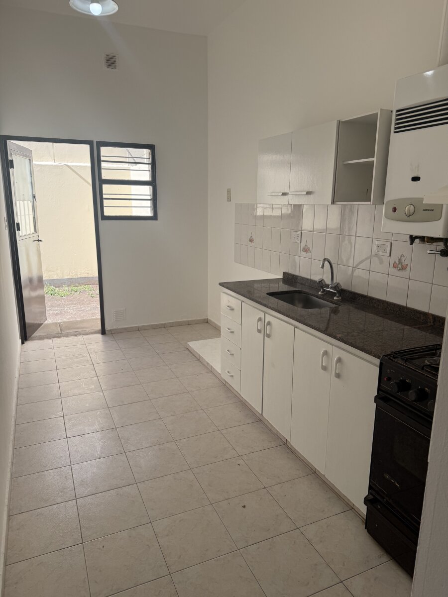 Casa 2 dorm, patio con asador en B° San Martín- escritura apta crédito — foto 7
