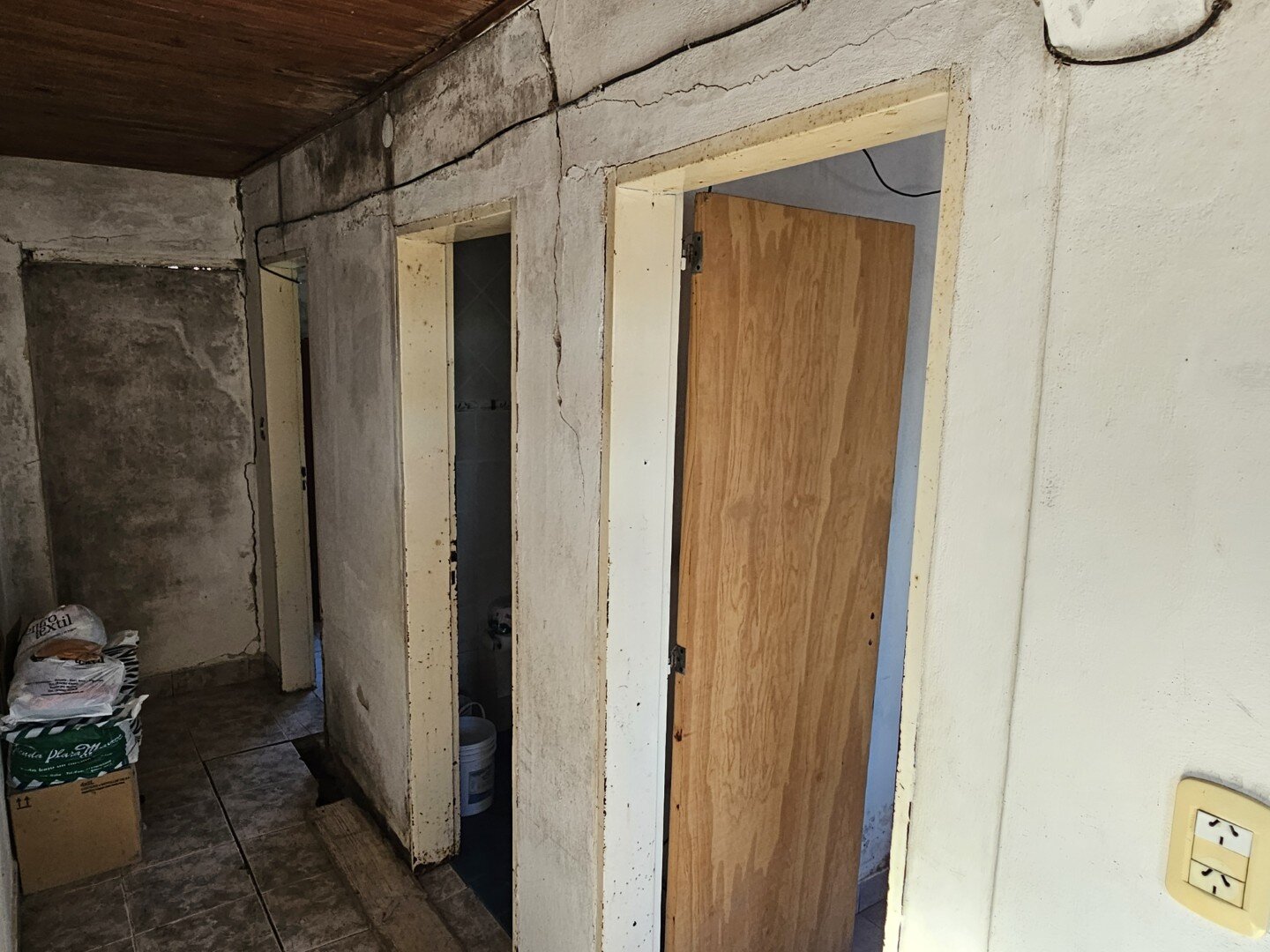 Casa – 3 de Febrero 702, esquina Liniers - 12