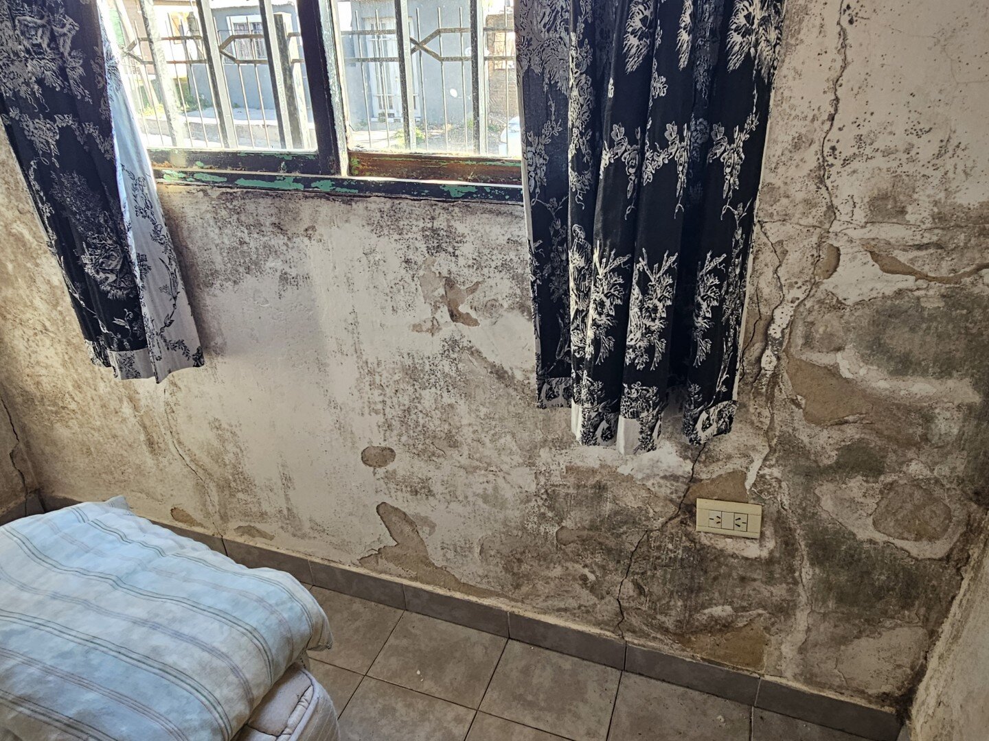 Casa – 3 de Febrero 702, esquina Liniers - 15