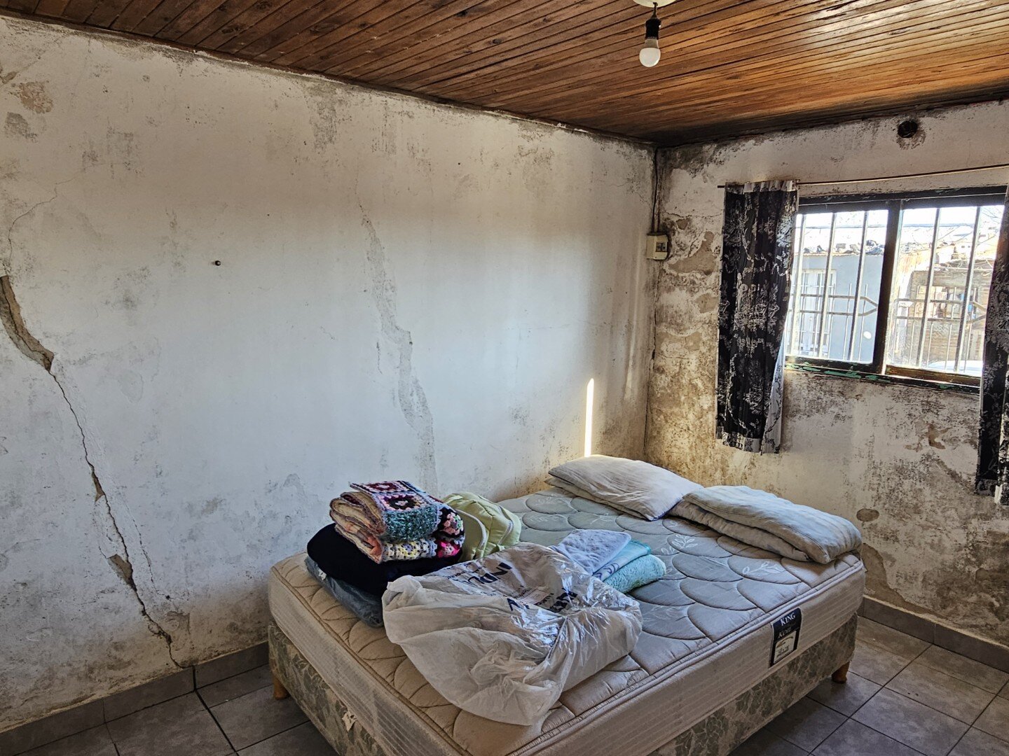 Casa – 3 de Febrero 702, esquina Liniers - 13