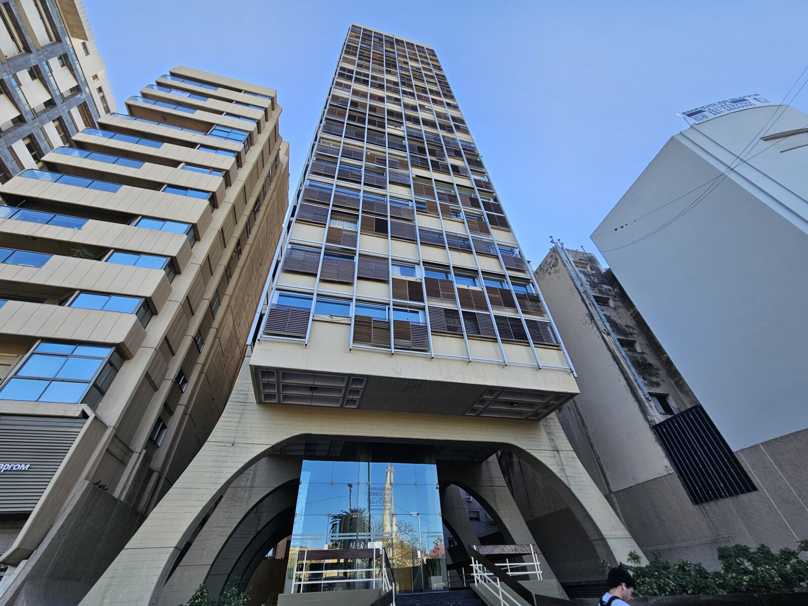 Venta 3 dormitorios + Cochera - Fte a Plaza España - Nueva Córdoba — foto 3