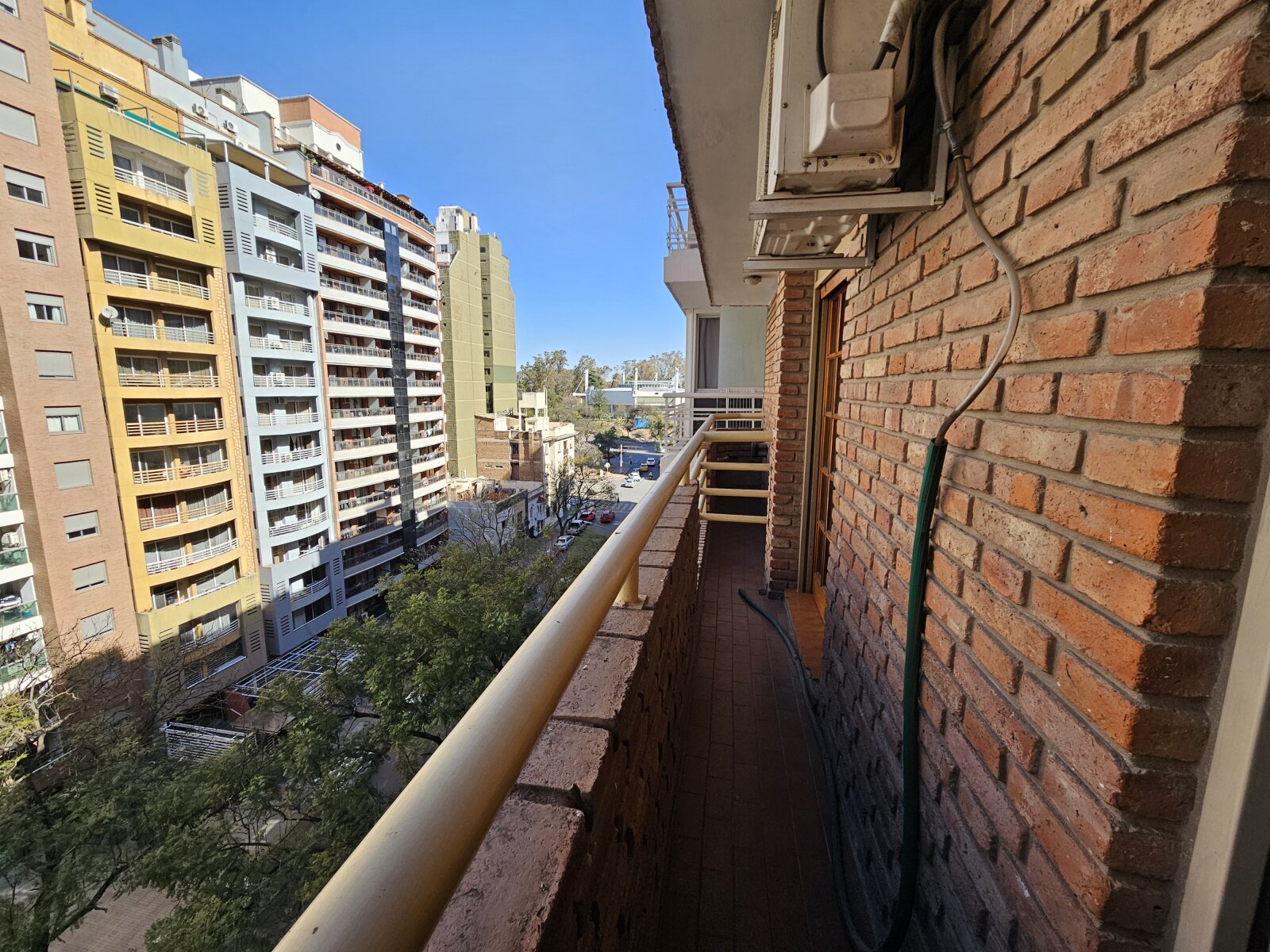 Departamento Piso Alto al Frente - Venta Escritura y Financiación - Nueva Córdoba — foto 3