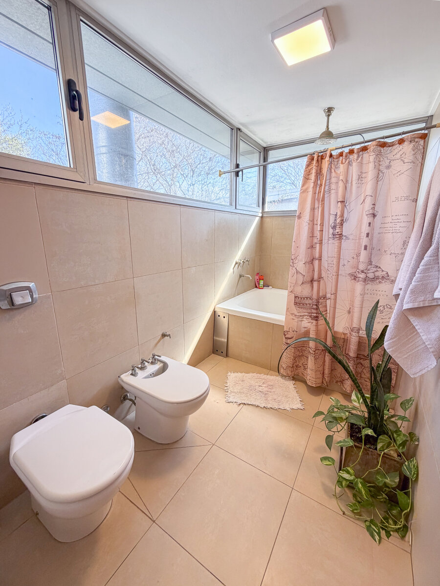 VENTA- CASA DE 4 DORMITORIOS CON CCOCHERA- PILETA-PARRILLERO EN FISHERTON — foto 7