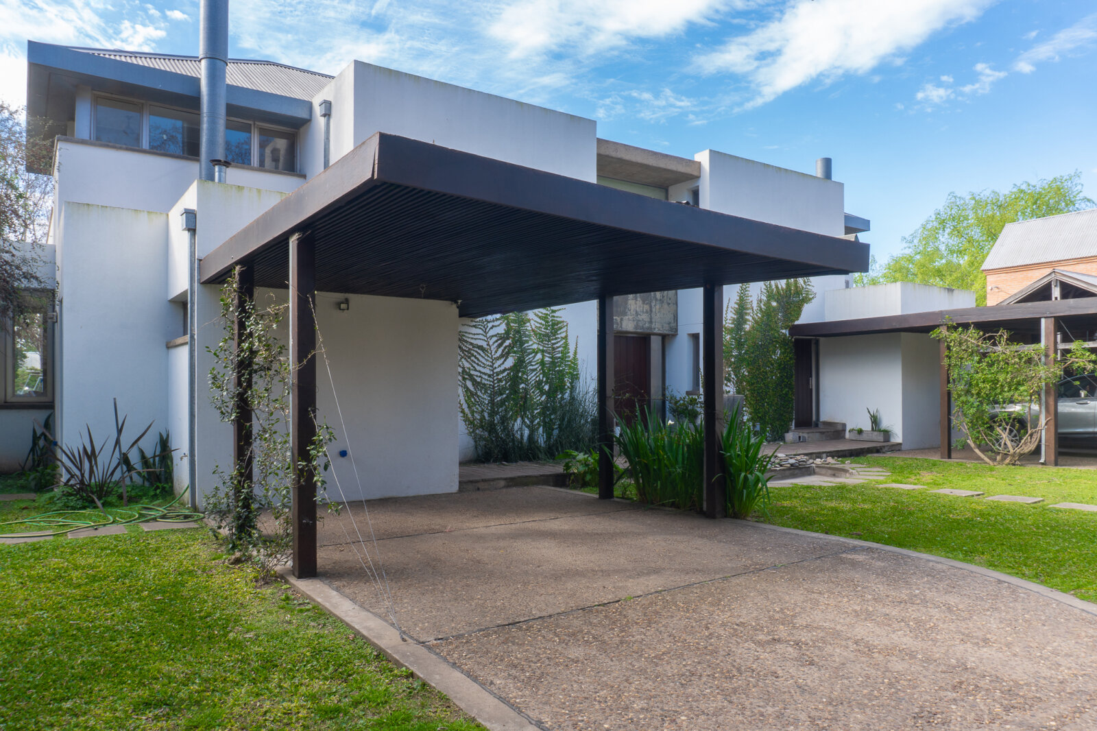 VENTA- CASA DE 4 DORMITORIOS CON CCOCHERA- PILETA-PARRILLERO EN FISHERTON — foto 5