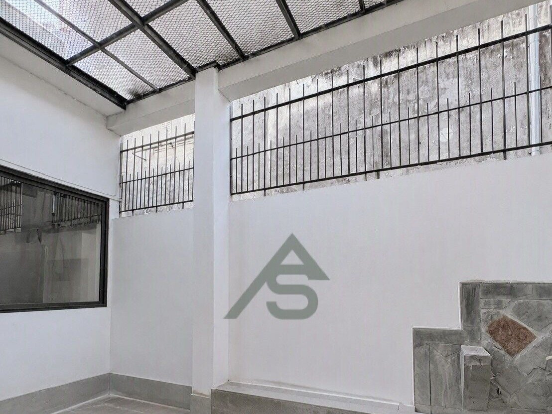 Casa en VICENTE LOPEZ 3 niveles - 25