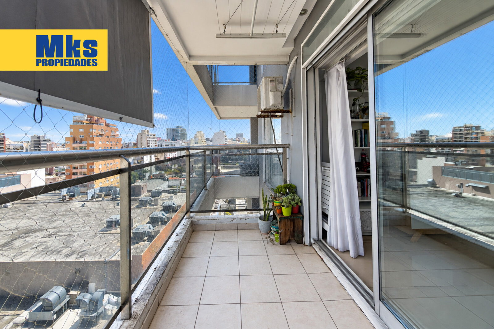 Depto 2 ambientes en venta. Al frente sobre Av Martin Garcia. Piso alto c/ pileta y SUM. - 16