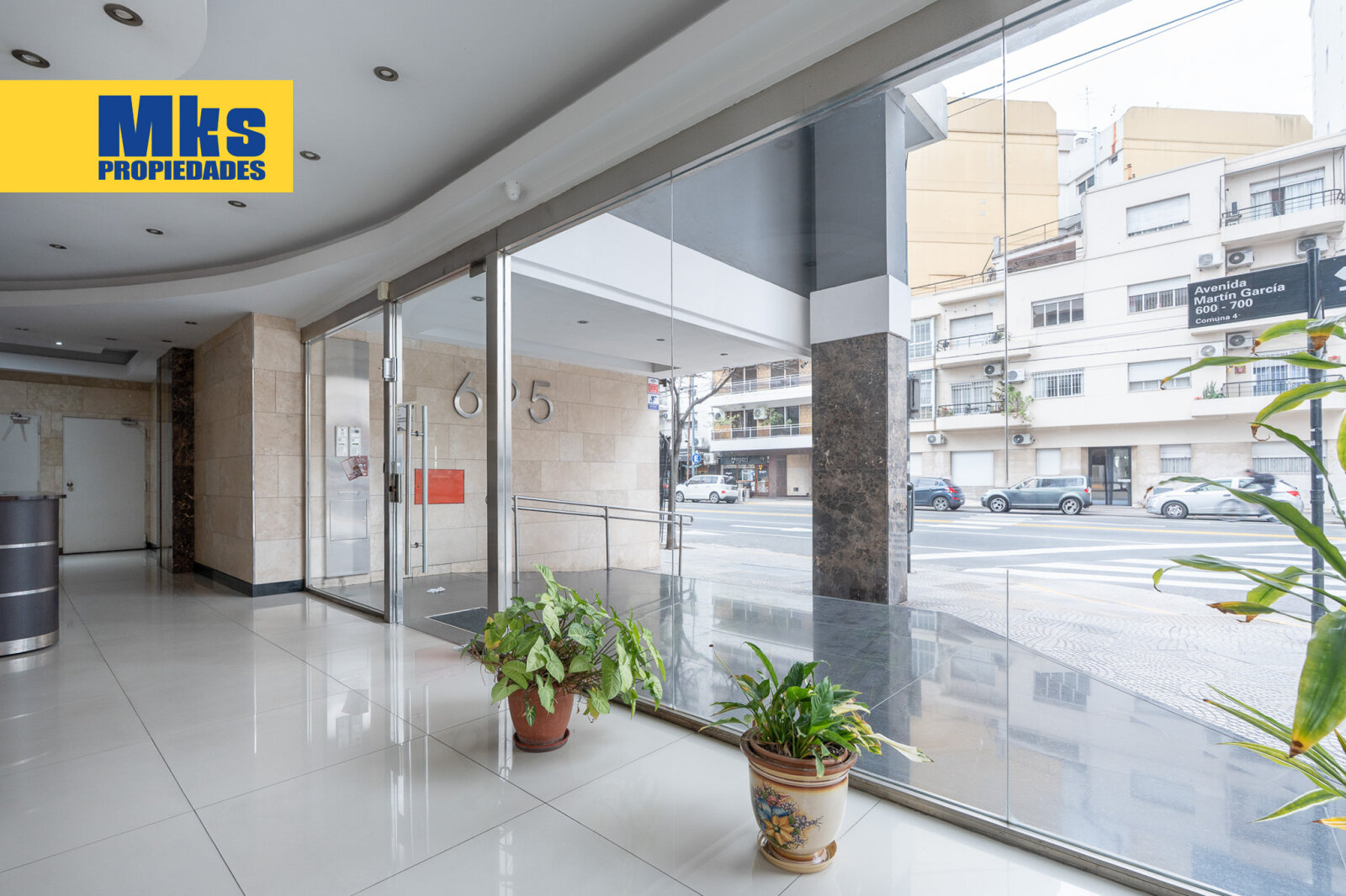 Depto 2 ambientes en venta. Al frente sobre Av Martin Garcia. Piso alto c/ pileta y SUM. - 25