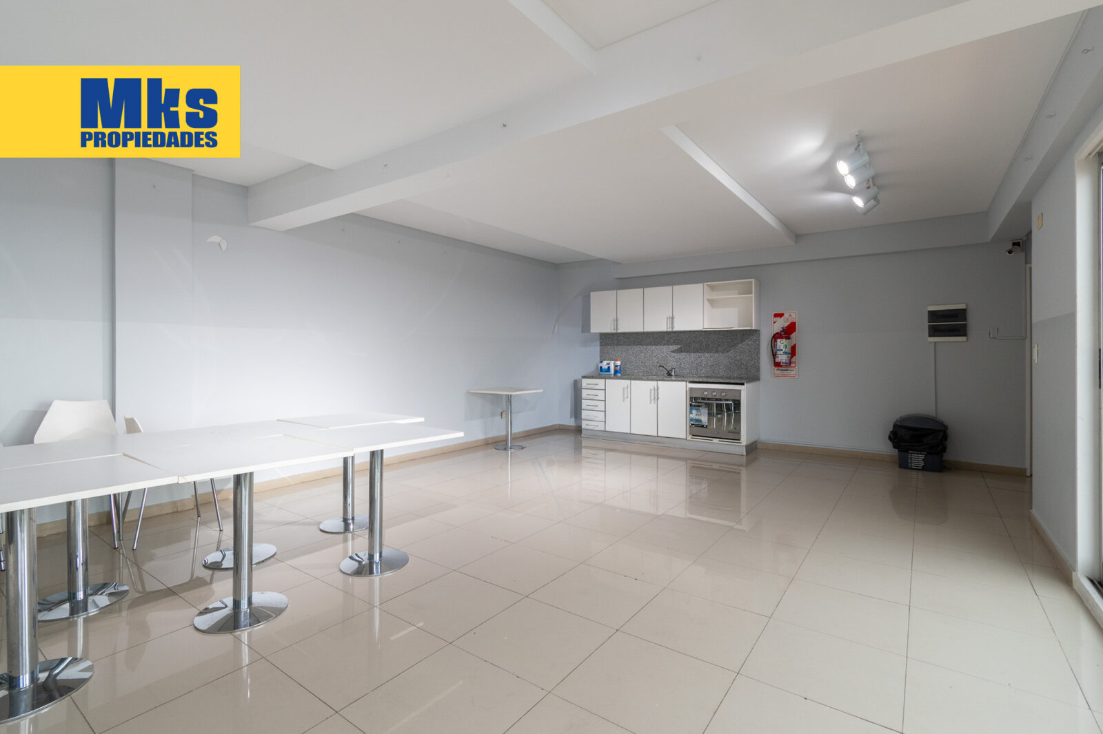 Depto 2 ambientes en venta. Al frente sobre Av Martin Garcia. Piso alto c/ pileta y SUM. - 22