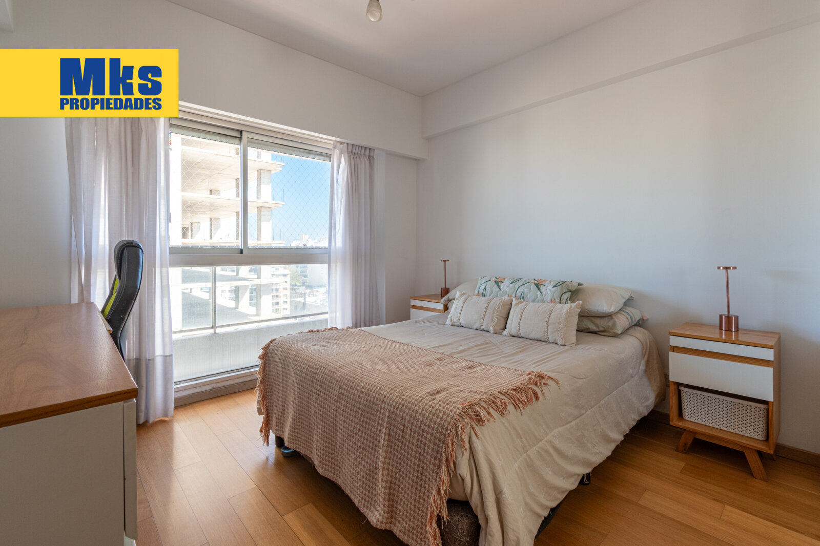 Depto 2 ambientes en venta. Al frente sobre Av Martin Garcia. Piso alto c/ pileta y SUM. - 11