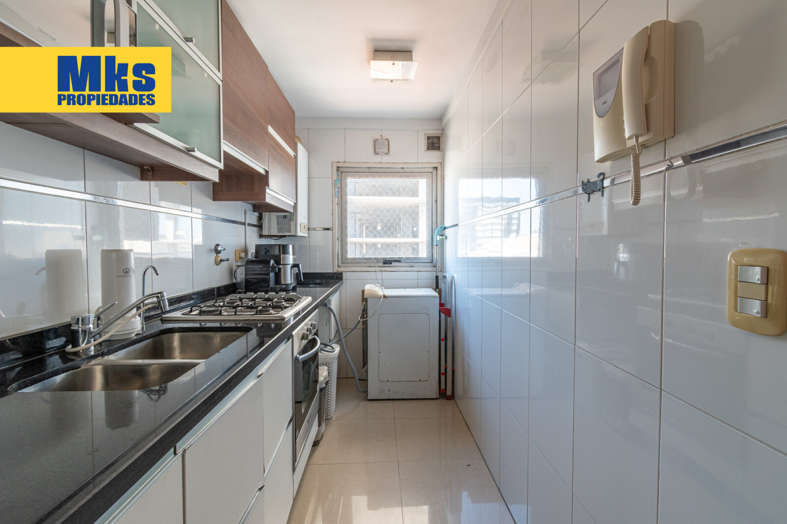 Depto 2 ambientes en venta. Al frente sobre Av Martin Garcia. Piso alto c/ pileta y SUM. - 5