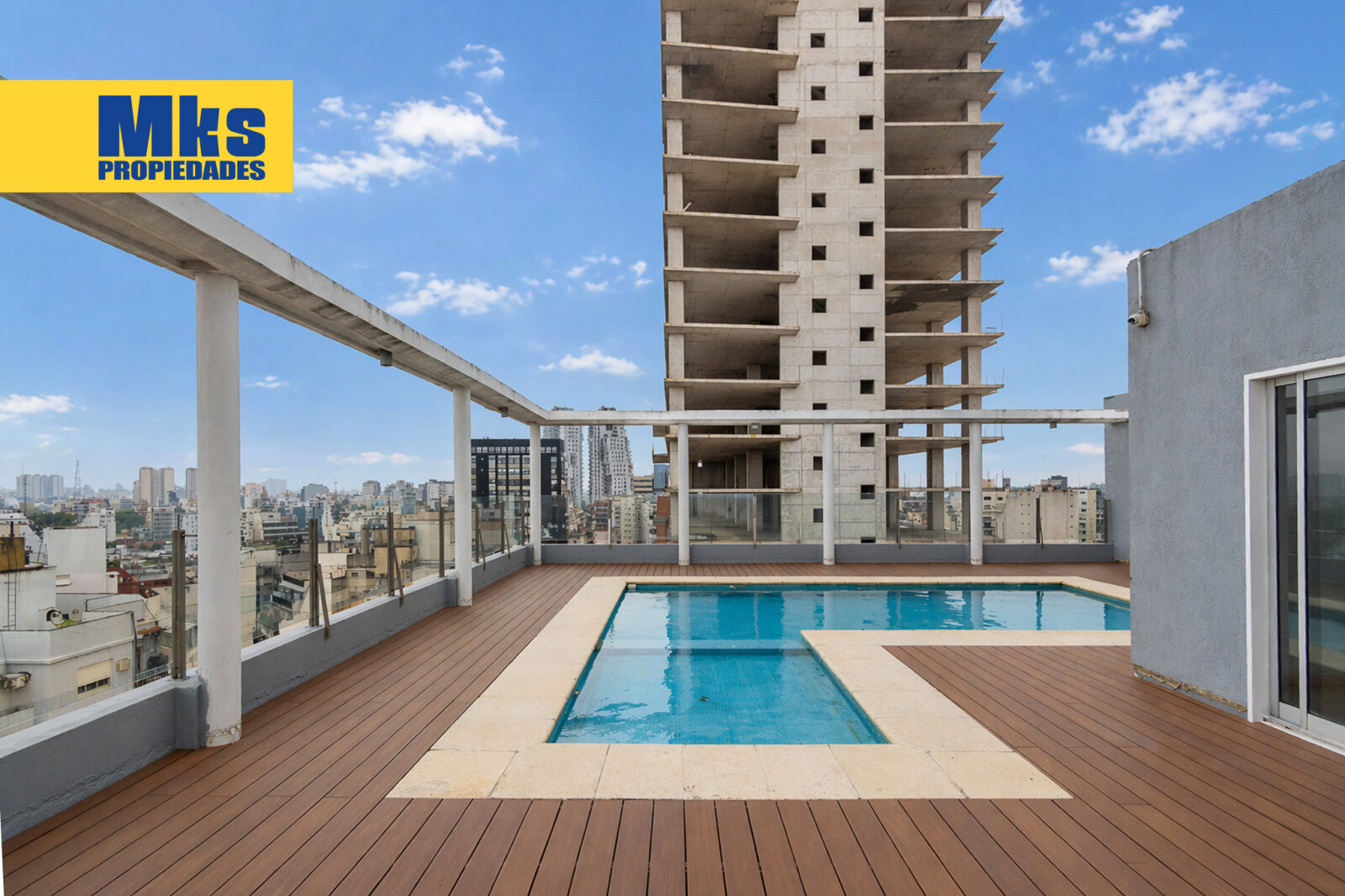 Depto 2 ambientes en venta. Al frente sobre Av Martin Garcia. Piso alto c/ pileta y SUM. - 18