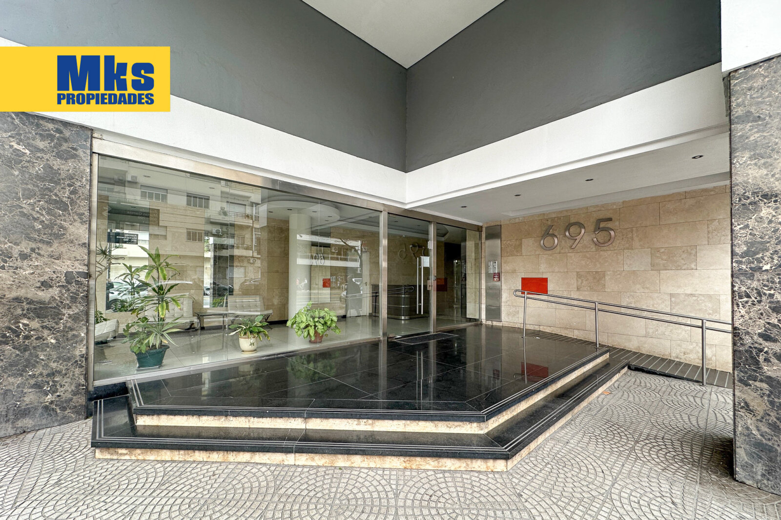 Depto 2 ambientes en venta. Al frente sobre Av Martin Garcia. Piso alto c/ pileta y SUM. - 26