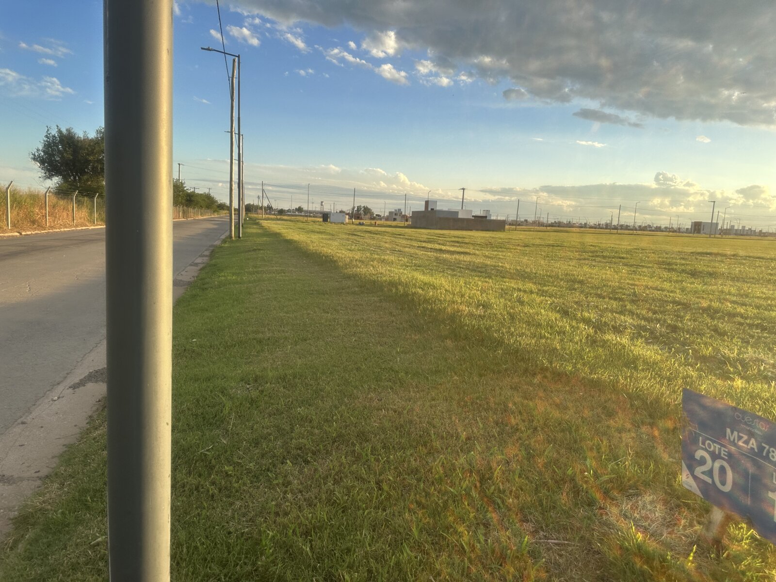VENTA LOTE EN CUESTAS DE MANANTIALES 250 M2, TOMO DPTO EN PARTE DE PAGO — foto 3
