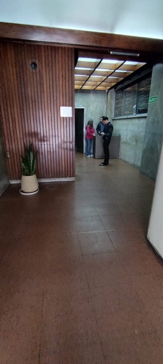 Venta de oficina muy luminosa al frente en tribunales en el centro - 17