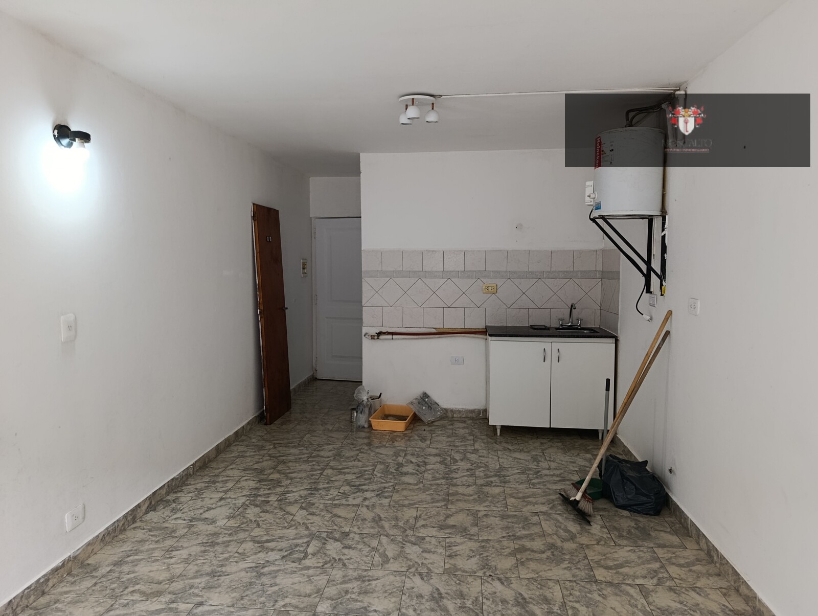 MONOAMBIENTE 1 PISO