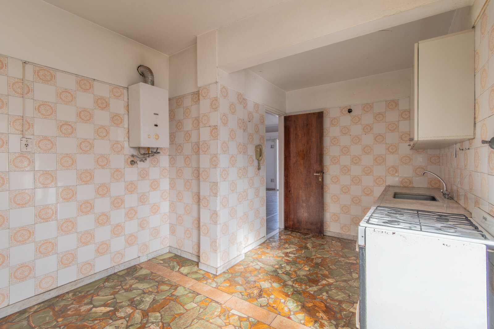 Venta. DEPTO 3 Amb c/ Dependencia. COCHERA CUBIERTA. Balcón corrido. Luminoso. Piso alto. Villa del Parque - 17
